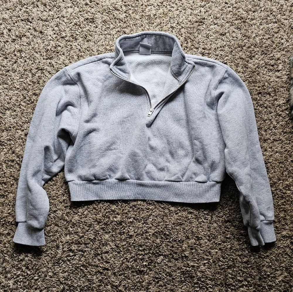TNA Aritzia fleece cropped gray 1/3 zip up‎ longsleeve sweatshirt size L